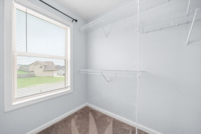 Building Photo - Pet Friendly Four Bedroom with Basement!