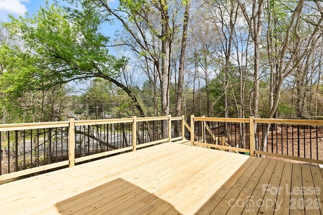 Building Photo - 100 Chadmore Dr