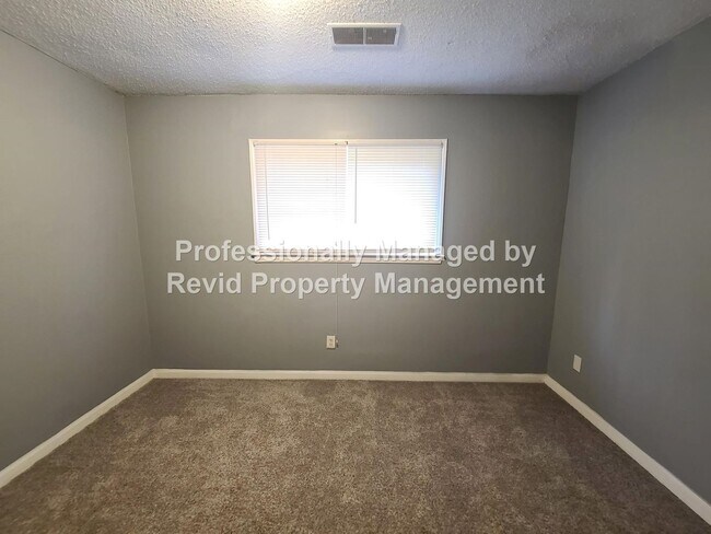 Building Photo - 6771 Bainbridge Dr