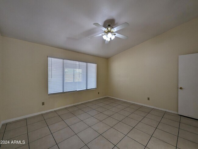 Building Photo - 11941 N 69th Ave