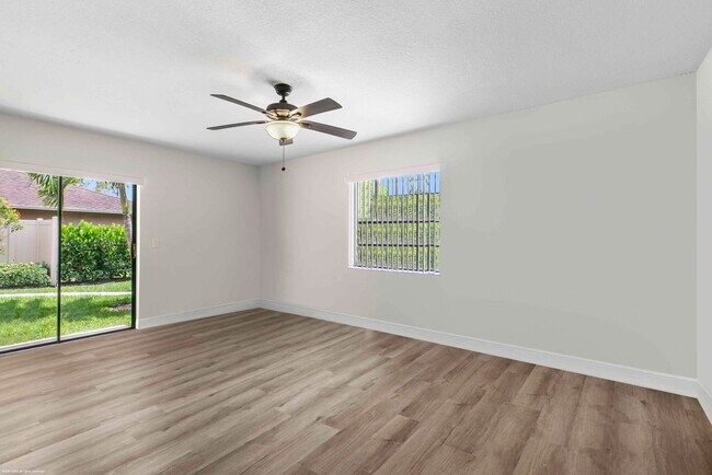 Building Photo - 1120 Hyacinth Pl