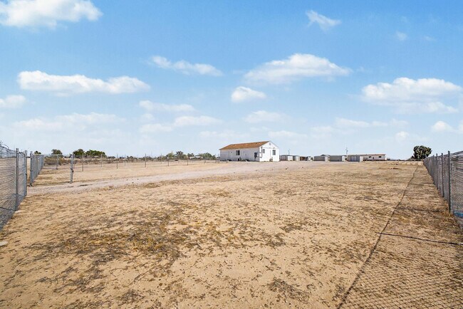 Building Photo - 34233 W Sahuaro St
