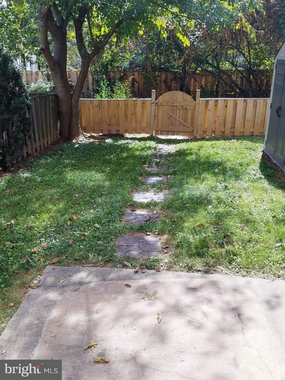 Building Photo - 150 Gold Kettle Dr