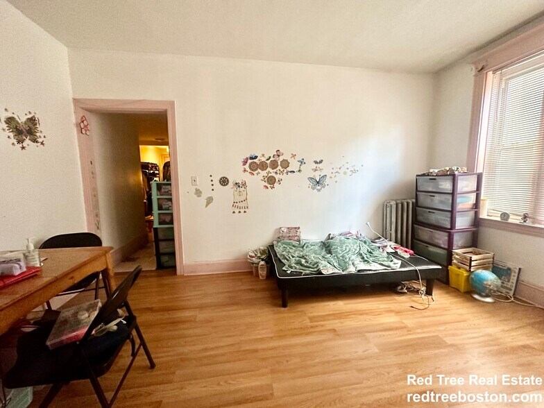 Building Photo - 56 Park Vale Ave