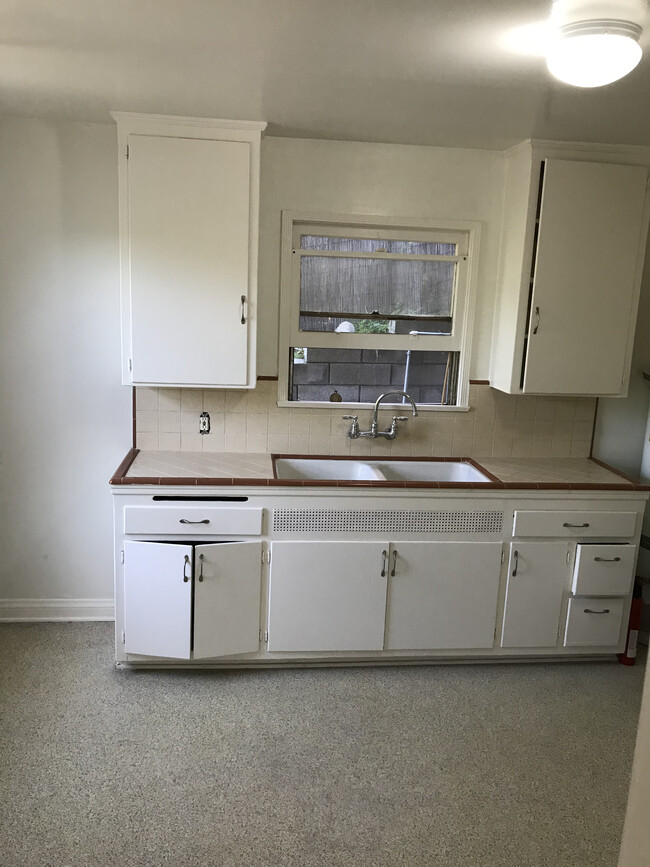 Kitchen - 2966 Hyperion Ave