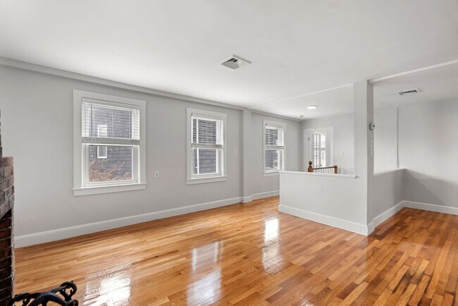 Building Photo - 6 Blaney St