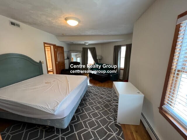 Building Photo - 62 Parsons St