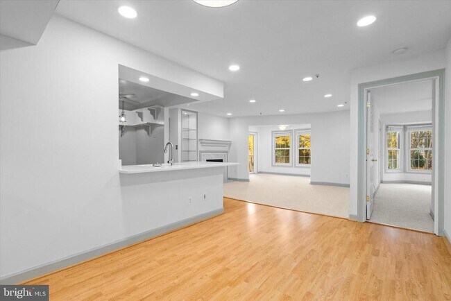 Building Photo - 12221 Fairfield House Dr