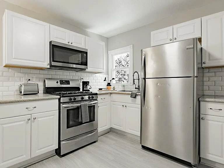 Building Photo - 1541 Charles Ave