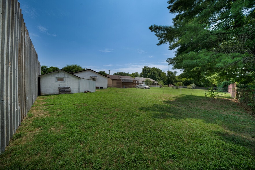 Building Photo - 212 McArthur Dr