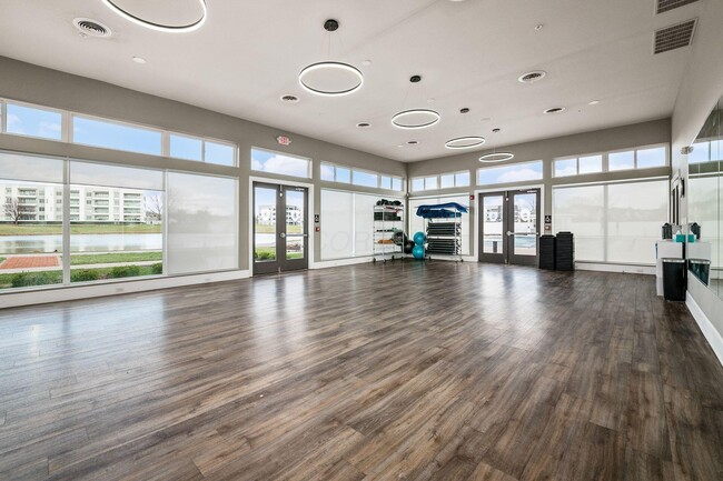 Building Photo - 5211 Highpointe Lakes Dr