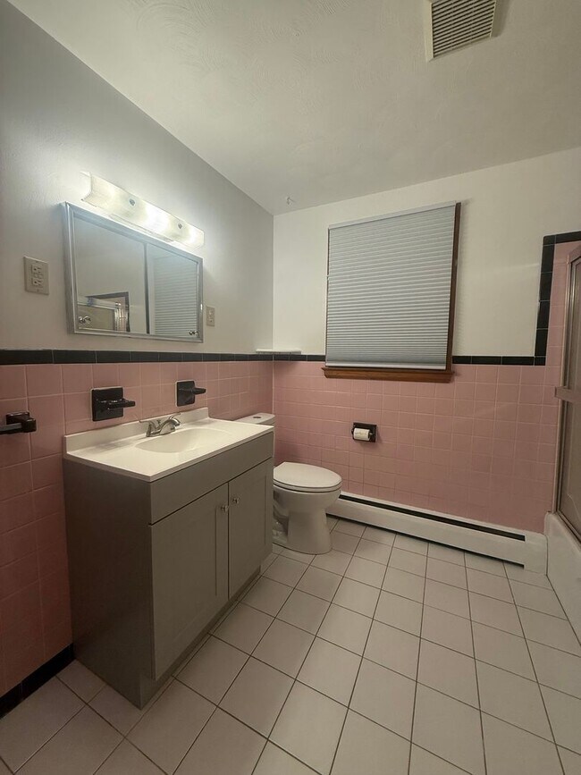 Building Photo - 250 Oakland Ave