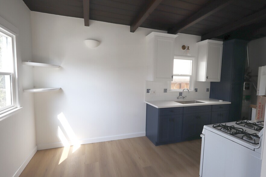 Building Photo - 429 28th St