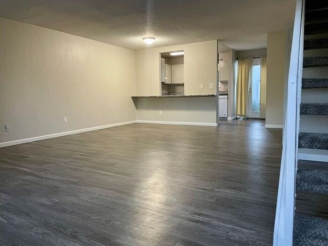 Building Photo - Spacious 3-bedroom, 2.5-bathroom Townhome