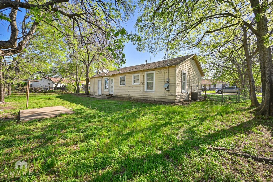 Building Photo - 404 Lanola Ct