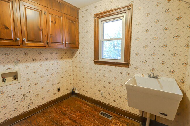 Building Photo - 809 Houndslake Dr