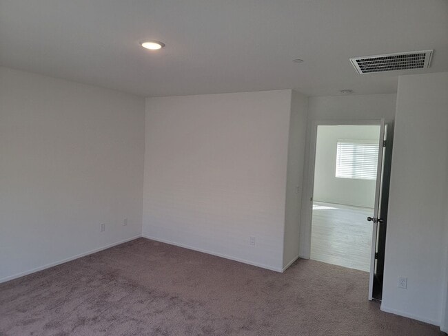 Building Photo - AVAILABLE MAY 15TH