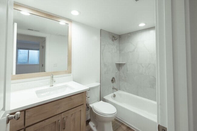 Building Photo - 5 BED 3 BATH HOME IN IDAHO FALLS WITH 2 STALL GARAGE, AC, FENCED YARD