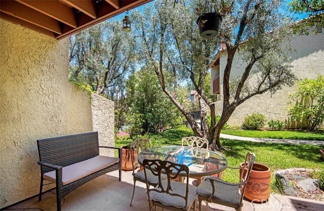 Building Photo - 5760 Owensmouth Ave