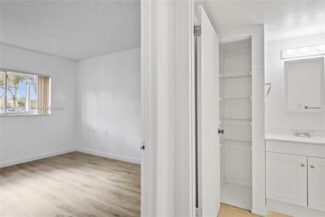 Building Photo - 1133 Benoist Farms Rd