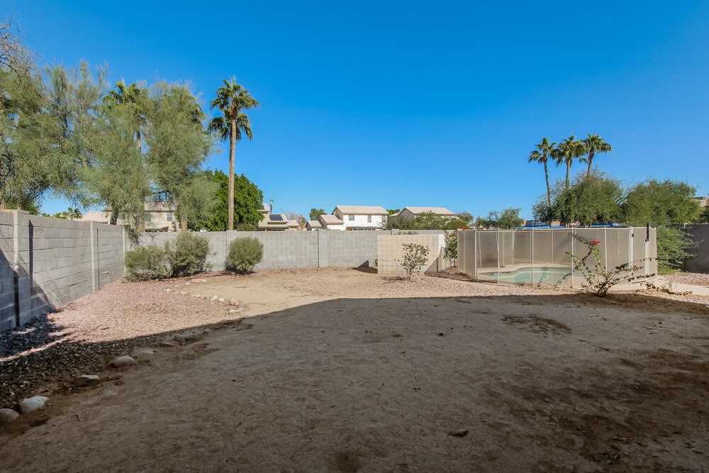 Building Photo - 16236 W Lilac St