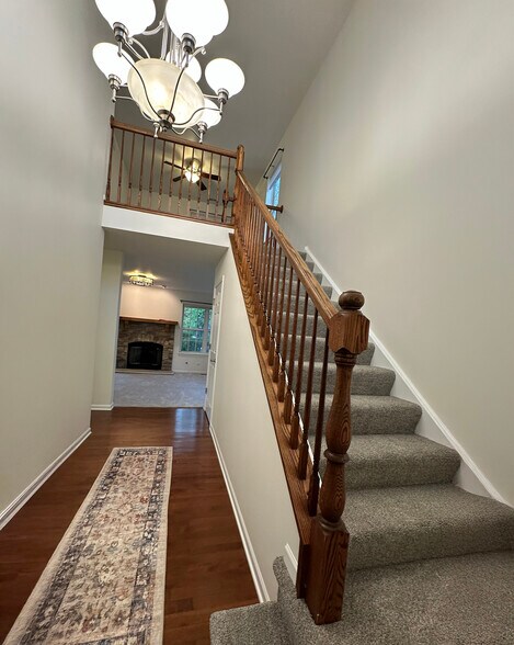 Building Photo - 560 Lancaster Dr