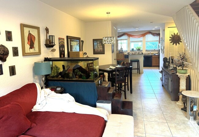 Building Photo - 883 Millbrae Ct