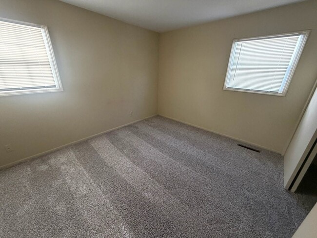 Building Photo - 2015 Southwood Dr