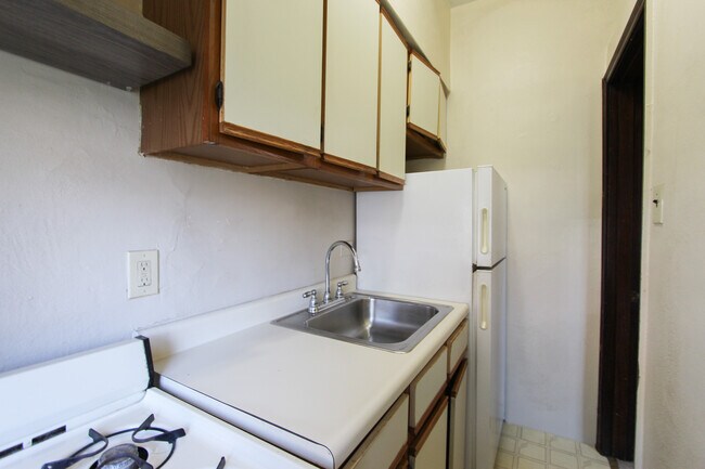 Building Photo - Brentwood Manor