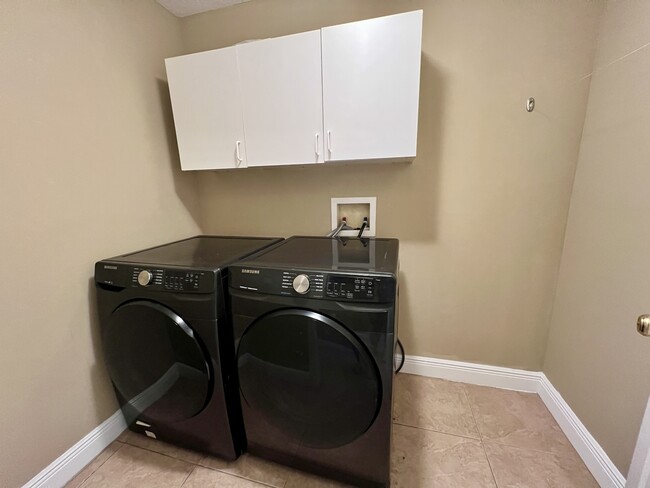 Building Photo - 10904 Summerton Dr