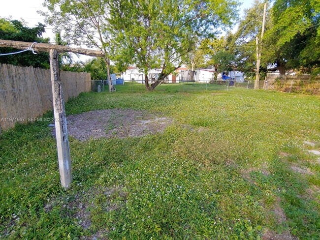 Building Photo - 1465 NE 149th St