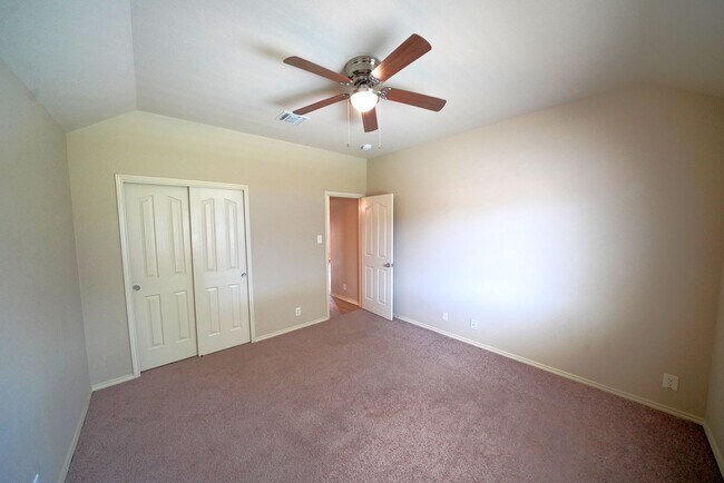 Building Photo - Move-In Ready Property Now Available in Selma, TX! - Realtor Commission: $600