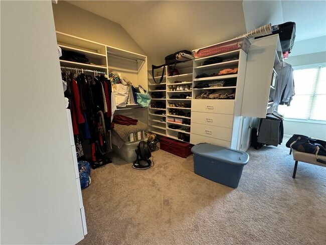 Building Photo - 512 Edgewater Dr