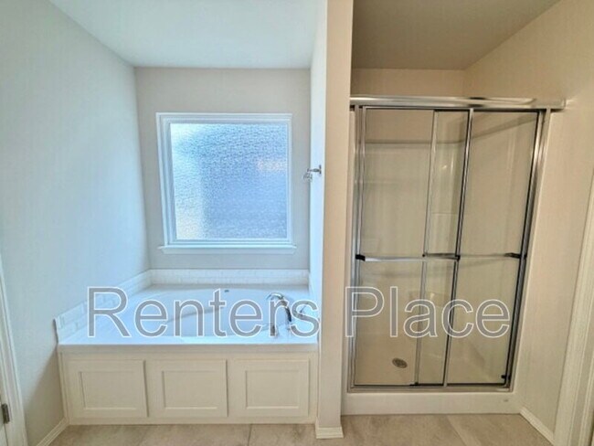 Building Photo - 1813 E Van Buren St