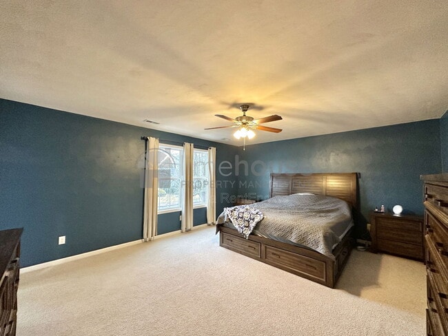 Building Photo - 4824 Kennebeck Ave