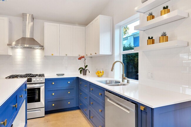 Building Photo - 930 Magnolia Dr