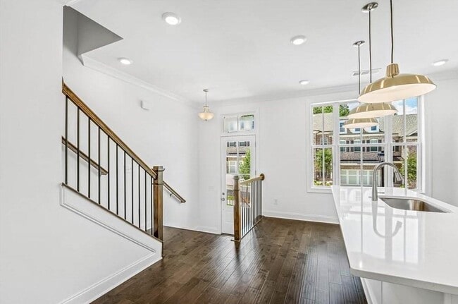 Building Photo - 4590 Sims Pk Overlook