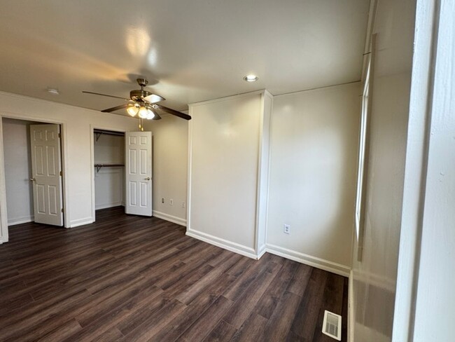 Building Photo - Cozy 1 Bedroom, 1.5-Bath Home with a Lovel...