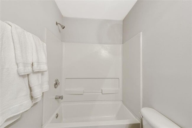 Building Photo - 268 Balaban Cir