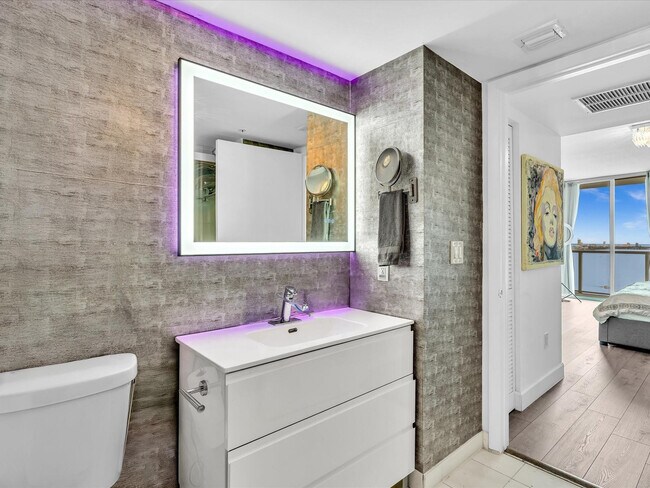 Building Photo - 665 NE 25th St