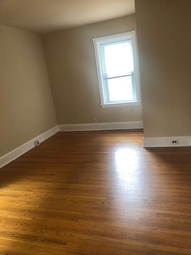 Building Photo - Fabulous 3 bedroom within walking distance to  the Brandywine zoo!