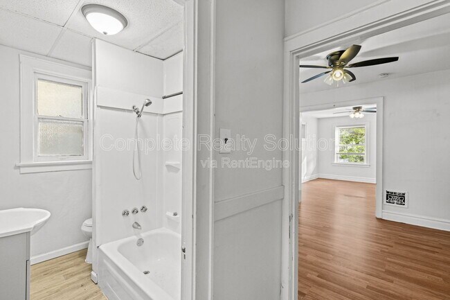 Building Photo - 4765 Goethe Ave
