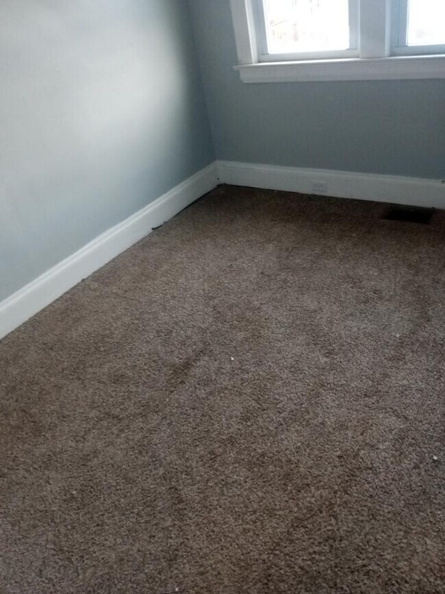 Building Photo - 295 E 238th St