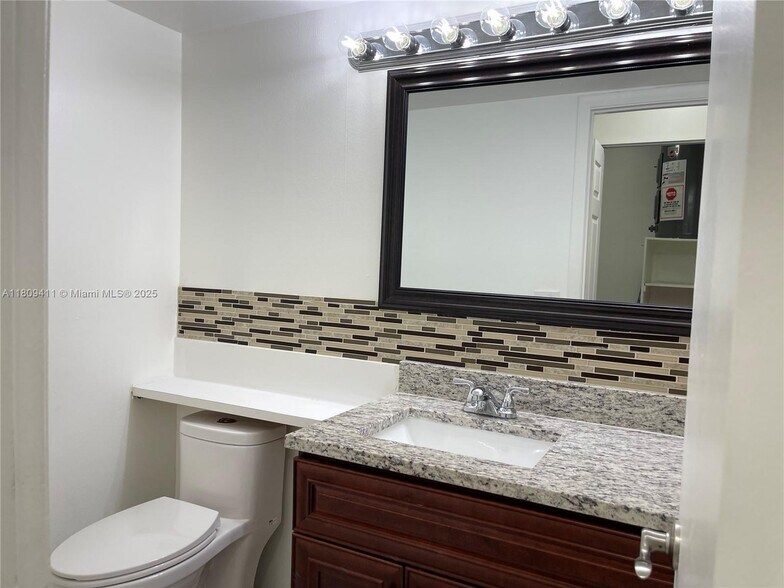 Building Photo - 2961 SW 87th Ave