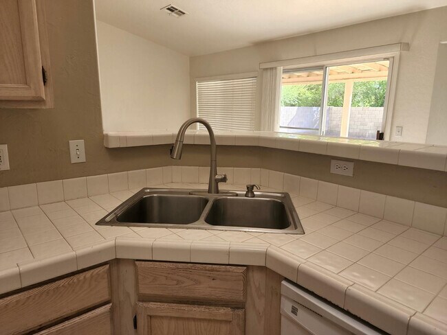 Building Photo - 1126 W Grand Caymen Dr