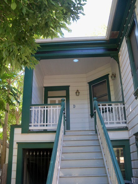 Private Deck/Entry - 2623 H St