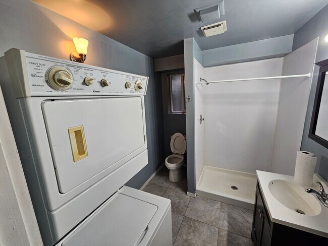 Building Photo - 2323 - Jones