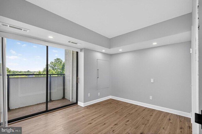 Building Photo - 5300 Columbia Pike