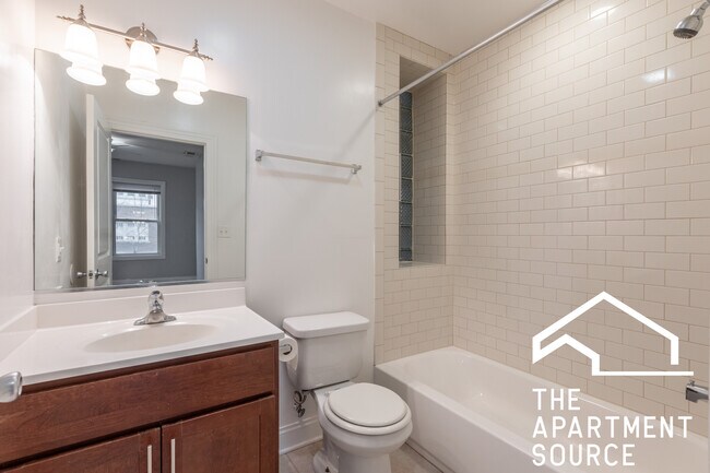 Building Photo - 4502 N Sheridan Rd