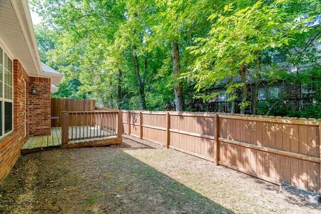 Building Photo - Beautiful & spacious 4 Bedroom condo w/fen...